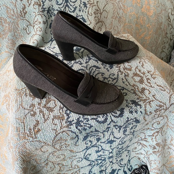 Shoes - Picture 2 of 14